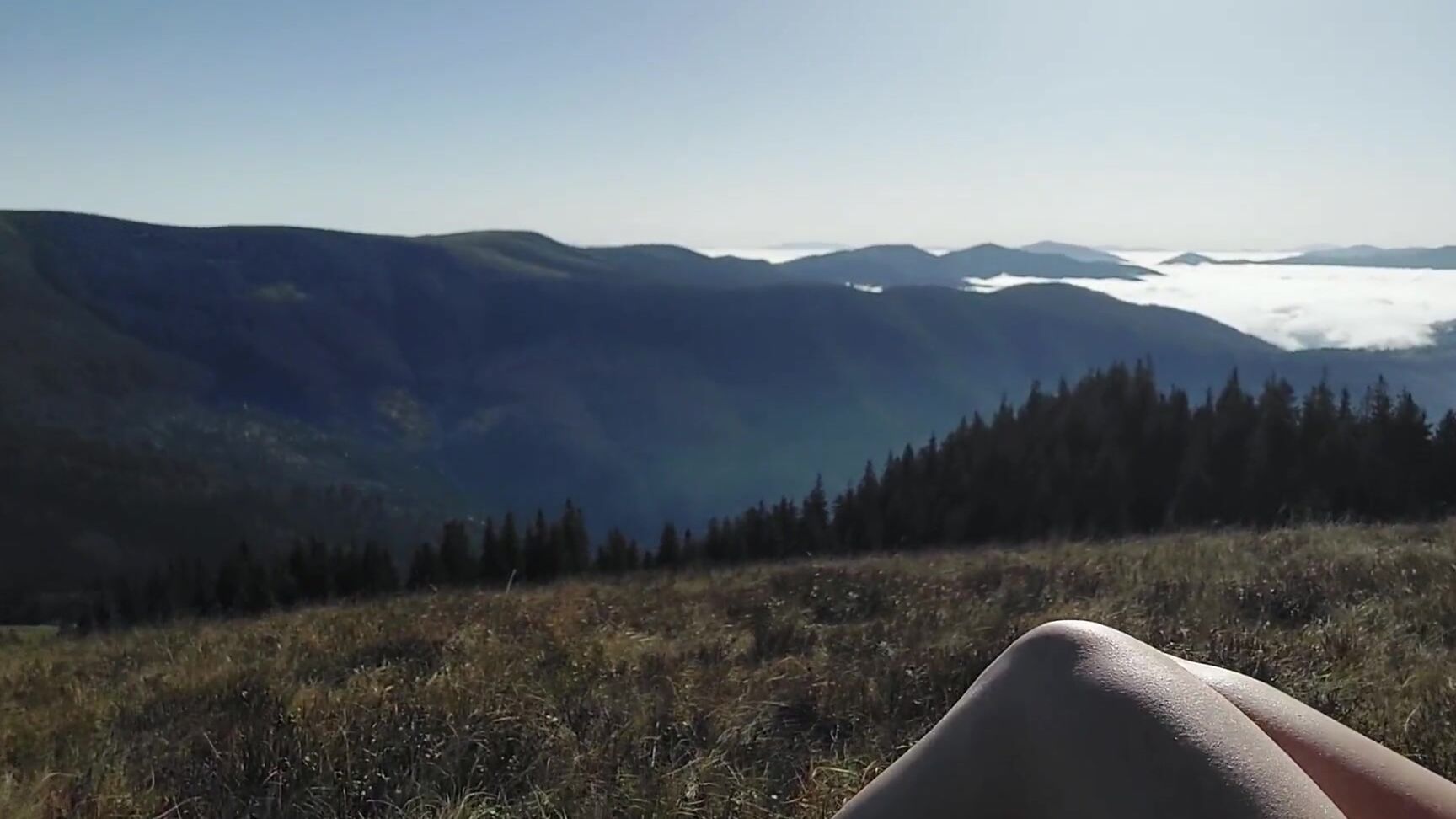 Девушка Забралась На Гору Для Чудесной Мастурбации