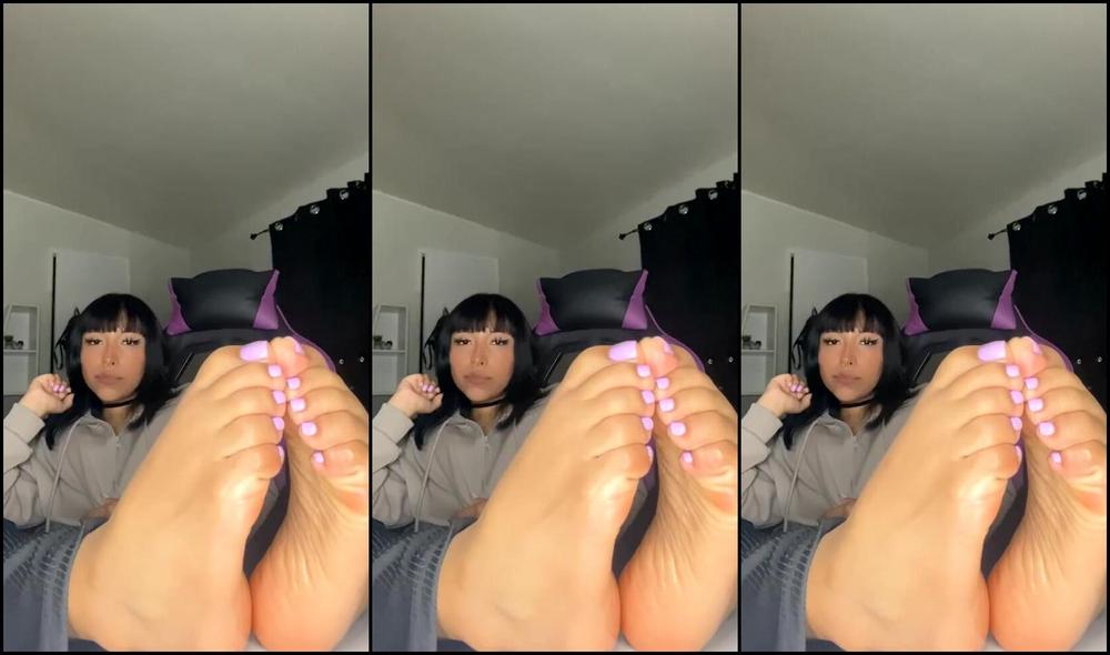 Diane Iamoonx Nicknamed Iamoonx 04 01 2024 Onlyfans Video I Sometimes Forget My Feet Are Small Hehe