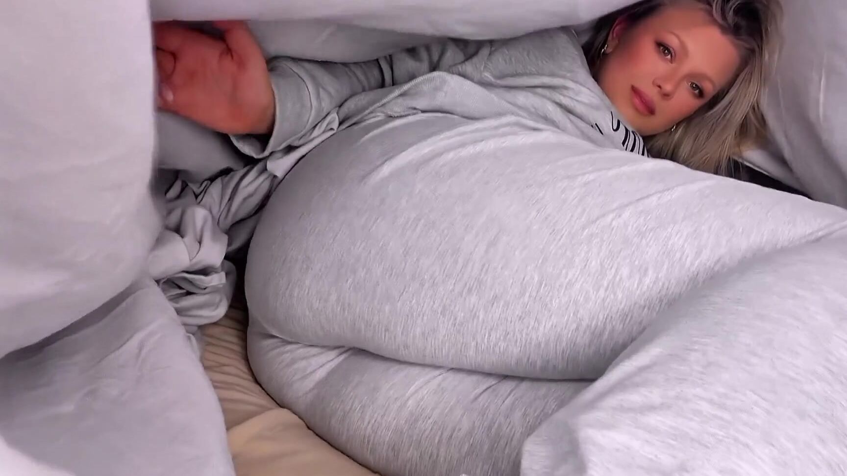 Riley Rips Aka Riley Rips 10 23 2025 Onlyfans Video Pov I Trap You Under The Blankets With Me And Start Letting Them Rip The Heat