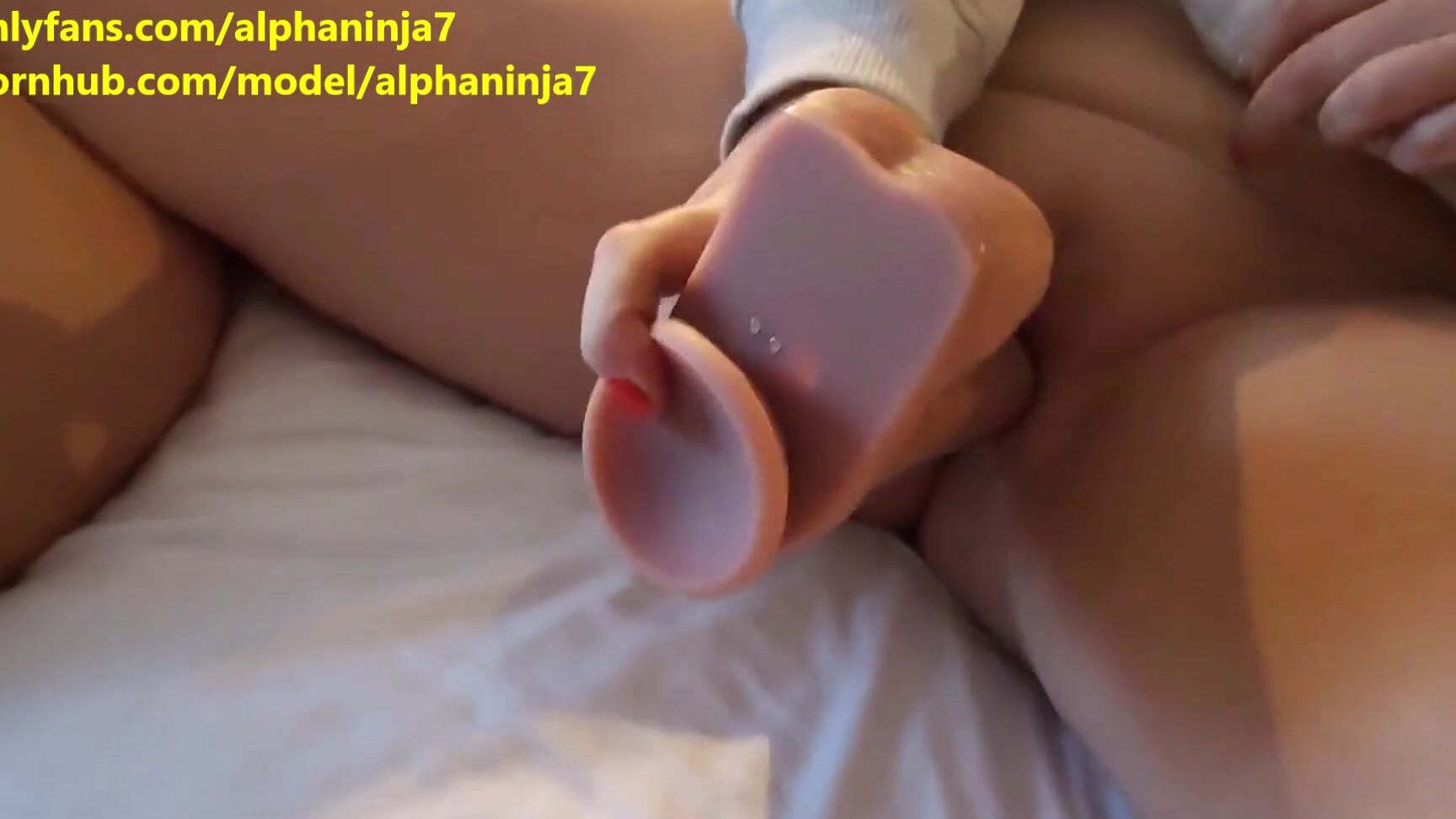 Милфа Играет Со Своими Игрушками