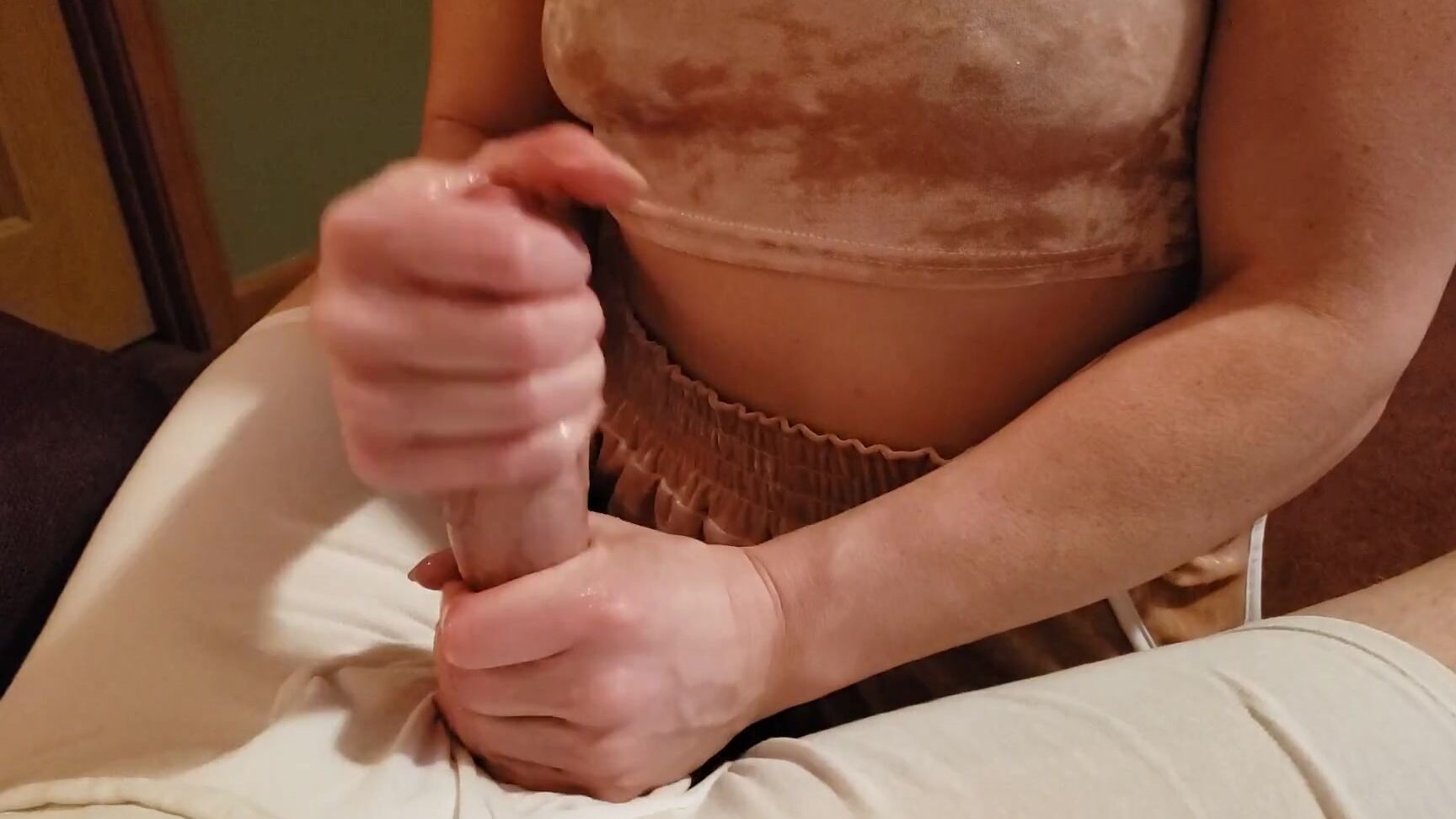 Она Действительно Опорожняет Эти Яйца Во Время Этой Грязной Смазанной Мастурбации Отличный Камшот Для Завершения Рабочего Д