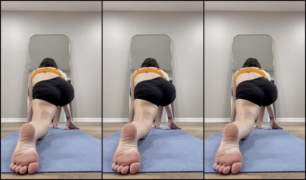 Melissa Nicknamed Omwithmelissa 09 19 2025 Onlyfans Video Do We Like The Yoga Videos Too Should I Keep Sharing Them