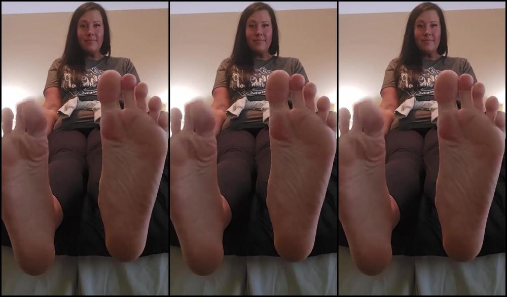 Sexysassquatch34 Nicknamed Goddessnat34 08 03 2025 Onlyfans Video Putting On Socks The Are Too Small Laying On My Stomach Soles Upside Down To The