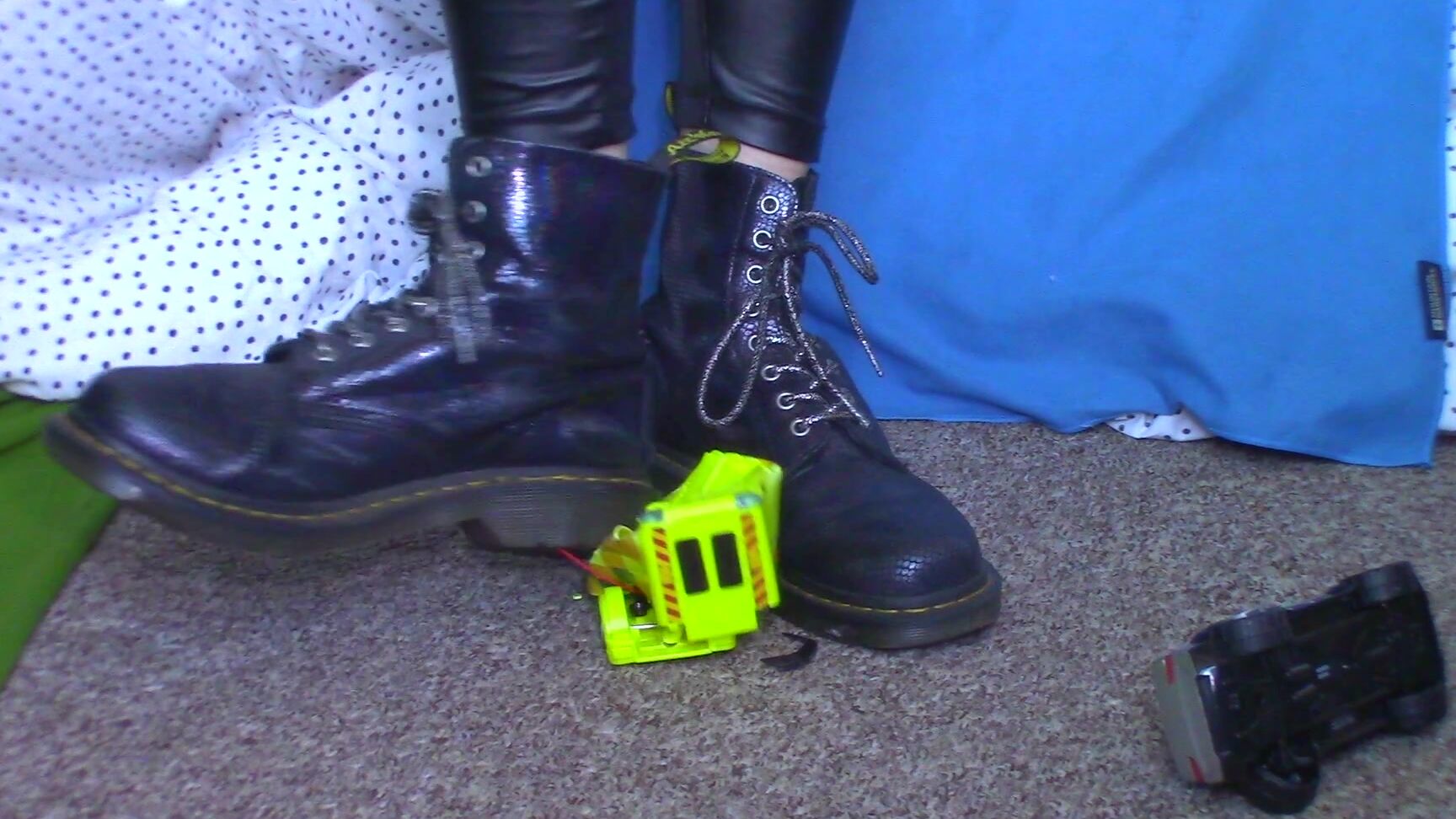 "Goddess Vanessa" boot domination, car crush, crush, food & object crush, giantess Doc Martens CARS Destruction Giantess Manyvids