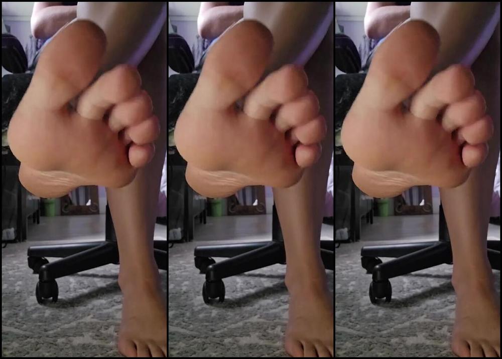 Gamertoeskz Nicknamed Gamertoeskz 07 31 2025 Onlyfans Video I Went For A Run While The Tech Guy Was Fixing My Pc