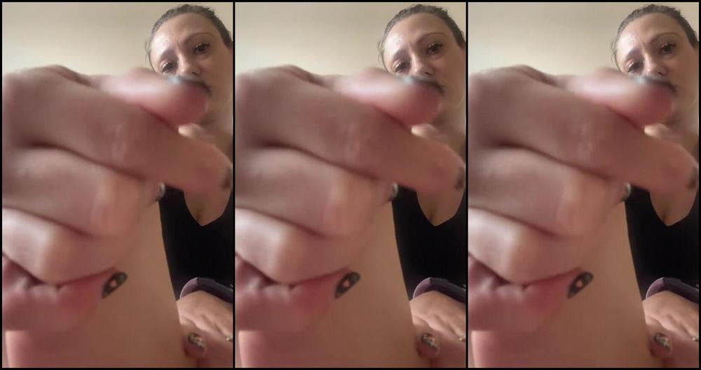 "SuzieLove212" barefoot, feet, housewives, pee, pussy play Foot Ass Pussy Tease amp Pee into Bottle Manyvids