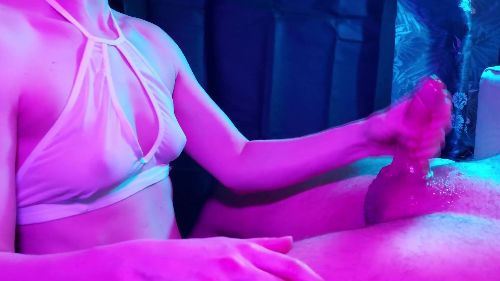 Juicy Handjob 67E01Db0436Bf