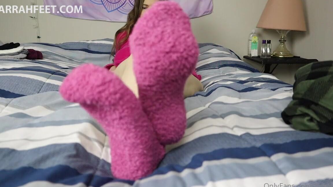 Farrah Feet Nicknamed Farrahfeet 09 13 2023 Onlyfans Video Im Wearing Pink Kitty Sweater With Pink Panties And Pink Fuzzy Socks