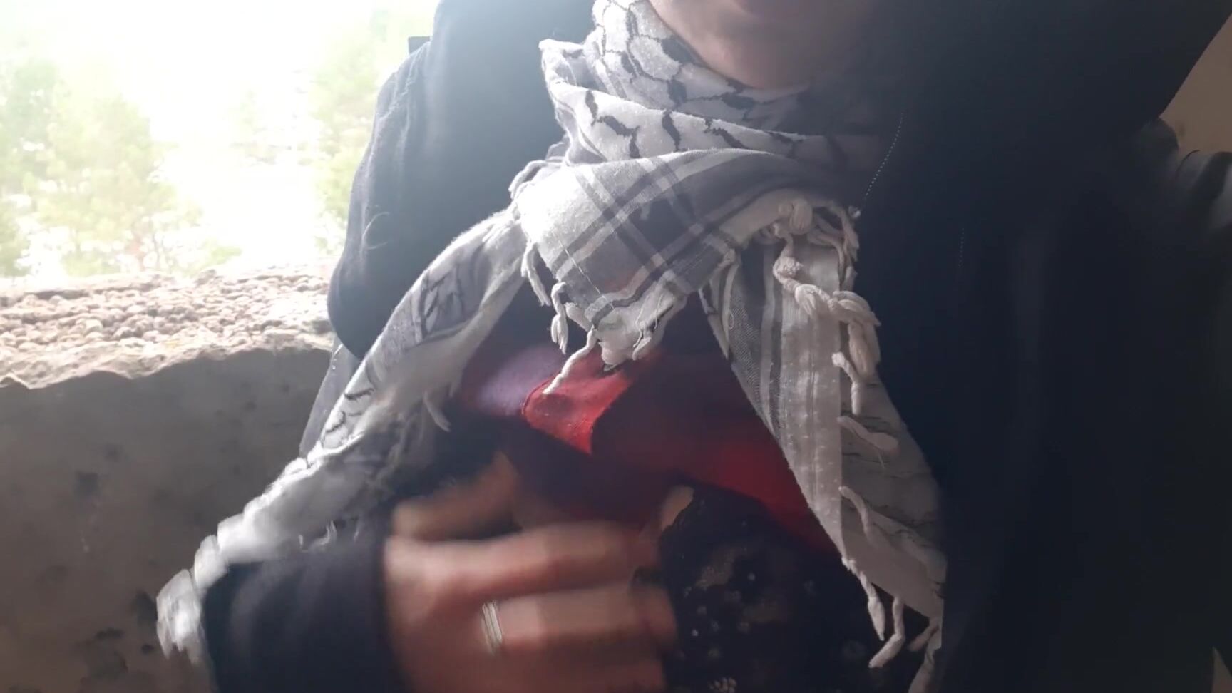 Девушка Раздевается В Заброшенном Здании И Играет С Сосками