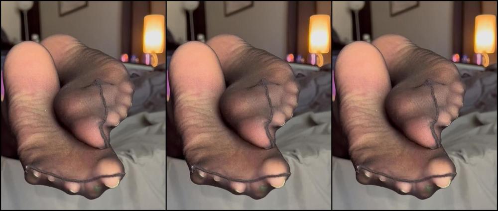 Effthemtoes Nicknamed Effthemtoes 03 22 2023 Onlyfans Video Soles In Black Nylons