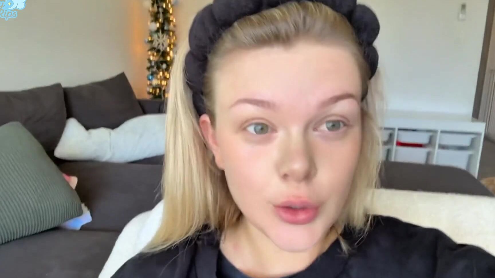 Riley Rips Aka Riley Rips 11 25 2025 Onlyfans Video Trying To Do My Makeup But My Butt Kept Chiming In Like Hey Film This