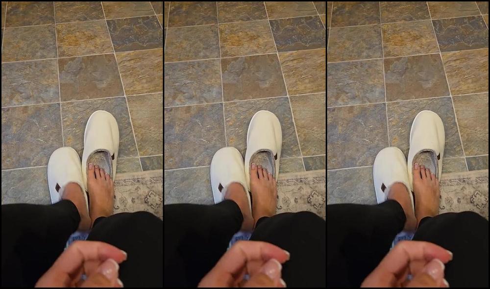 Sexysassquatch34 Nicknamed Goddessnat34 09 25 2025 Onlyfans Video Slipper Season Just Received These Yesterday From A Buyer