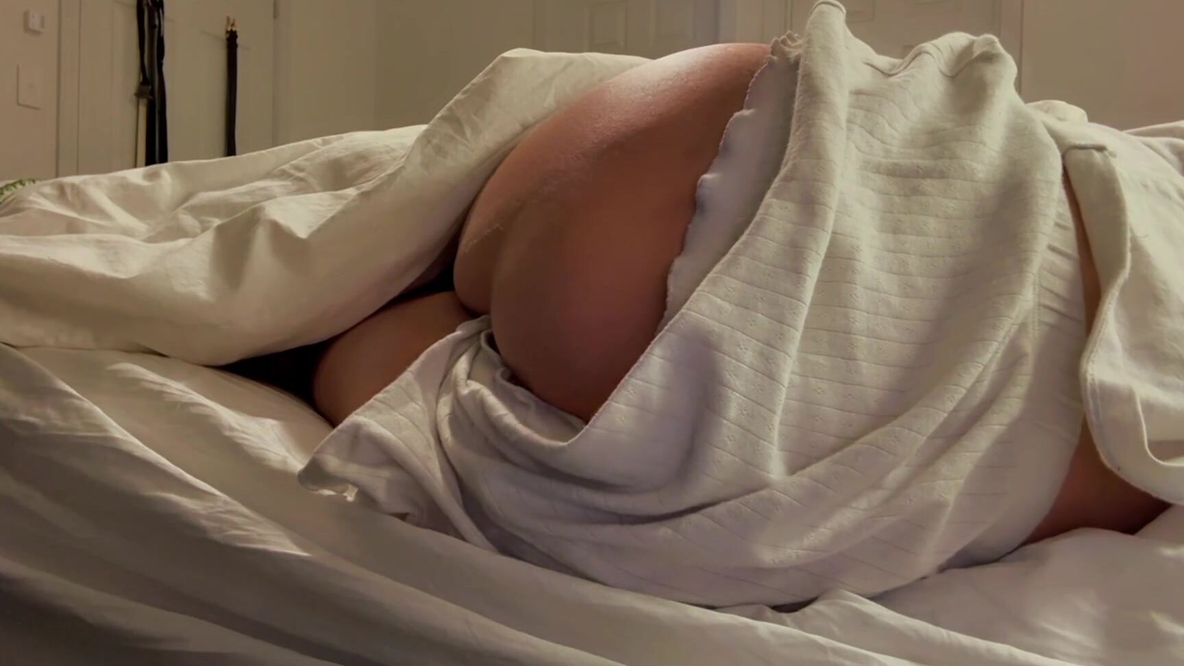 Riley Rips Aka Riley Rips 06 14 2025 Onlyfans Video Youre Out For Dinner With Your New Girlfriend You Can Tell She Looks Uncomfortable Shes Not