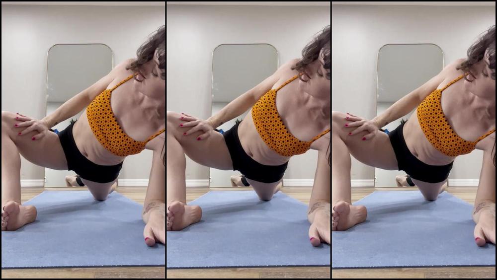 Melissa Nicknamed Omwithmelissa 09 11 2025 Onlyfans Video Poses For More Adventurous Play Time