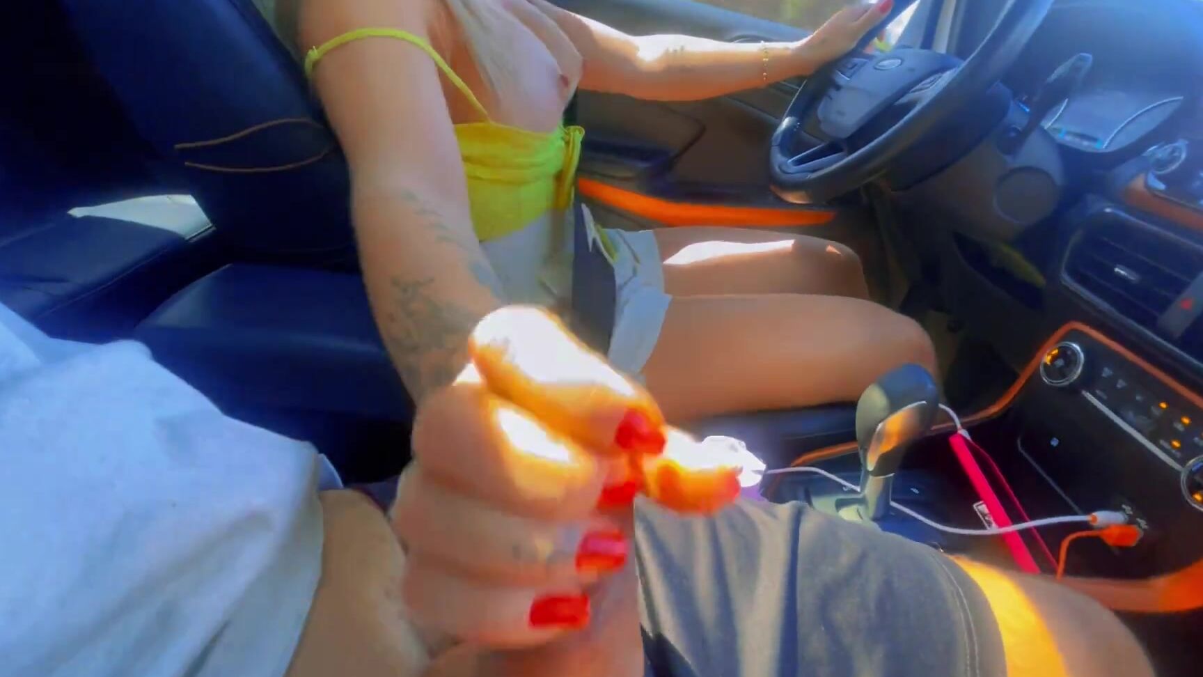 Slutty Uber Driver Handjob To Passenger While Driving On Busy Highway Risky Pornhub Com