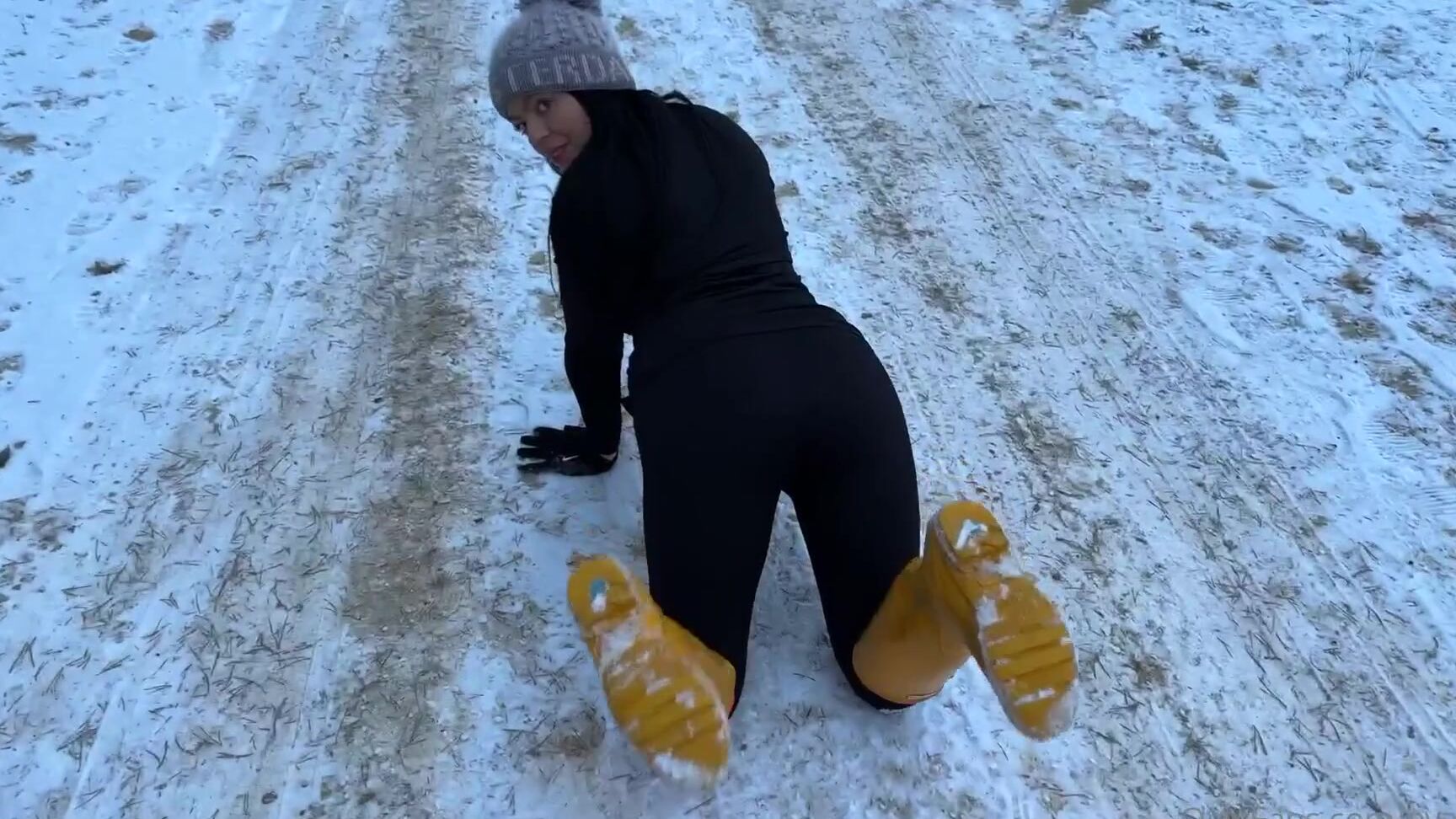 Evafarts Nicknamed Evafarts 10 22 2024 Onlyfans Video Snow Farting 11 Minutes Long Enjoy My Fart Onlyfans Watch Me In The Freezing Cold