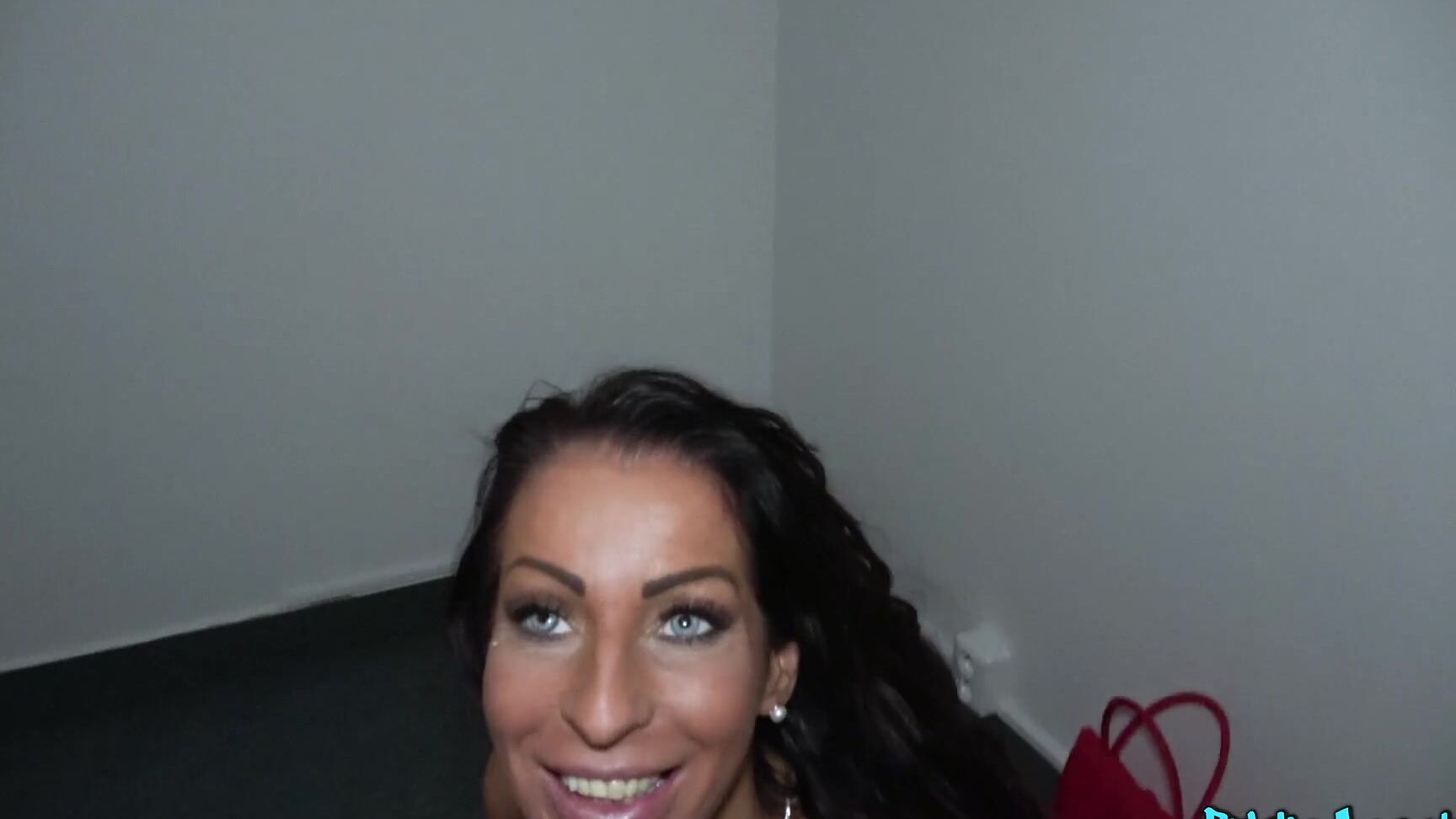 Valentina Sierra Publicagent Genuine Milf Fucks For Cash