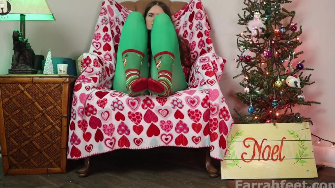 Farrah Feet Nicknamed Farrahfeet 12 22 2023 Onlyfans Video Farrah Is In The Holiday Spirit As She Is Wearing A Snowman Sweater Green Tights Red