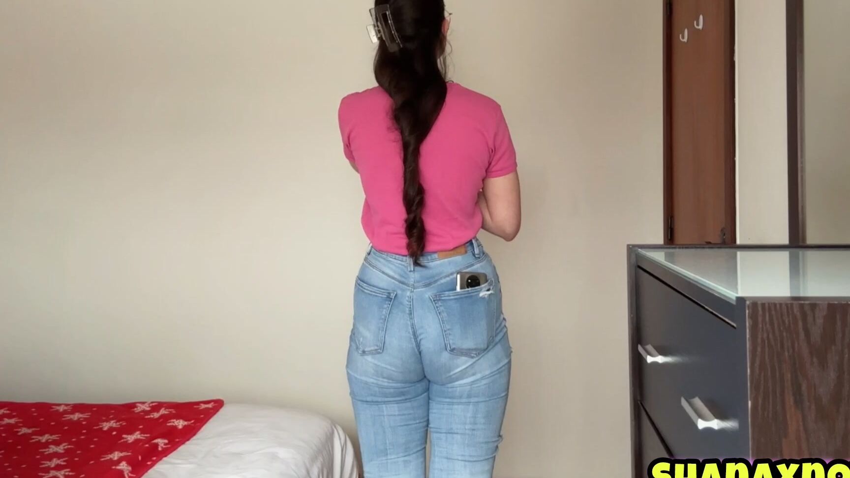 "Shanaxnow" ass, bigass, bootyshaking, jeansfetish, sfw, tshirtsandpanties TIGHT BLUE JEANS ASS CLENCHING DENIM PHONE IN BACK POCKETS Manyvids