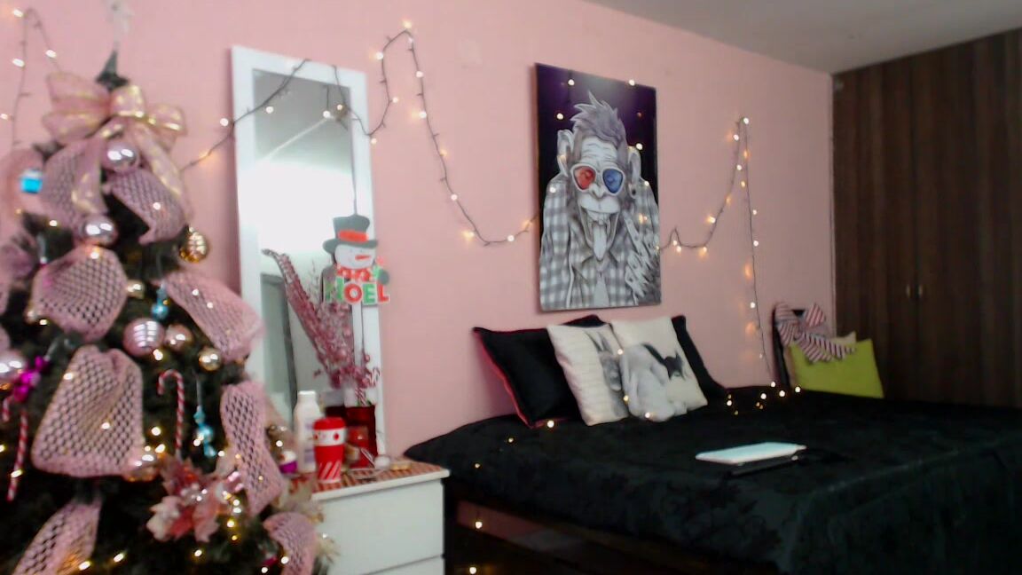 "RoxyModel" ice fetish, latina, nudity/naked, spanking, striptease MY OWNER GOT MY ASS RED Manyvids