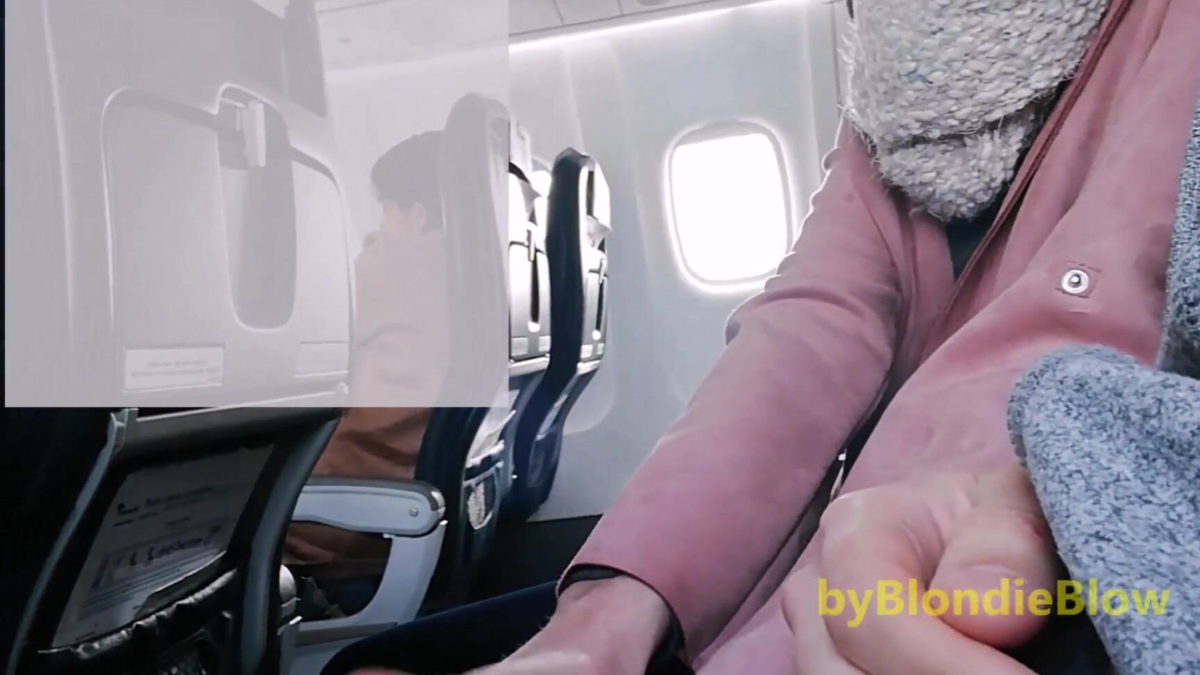 Мо Старое Вирусное Видео В Самолете Теперь Цензурировано Очень Рискованный Клип Enjoy Pornhub Com