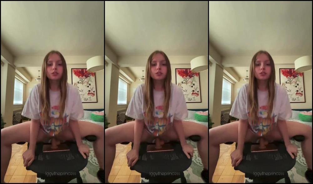 Princessiggy Nicknamed Princessiggy 10 18 2024 Onlyfans Video I Love My Spinning Gaming Chair So Much Haha