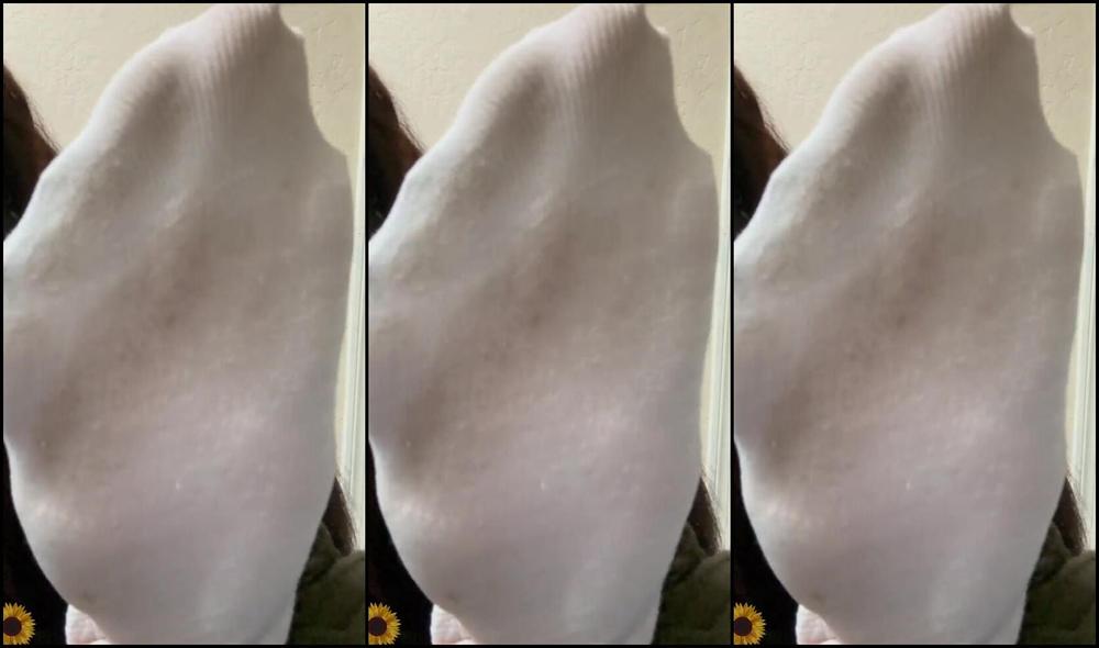 Goddess Elena Nicknamed Solebeauty93 09 29 2025 Onlyfans Video These Socks Get Swettyy