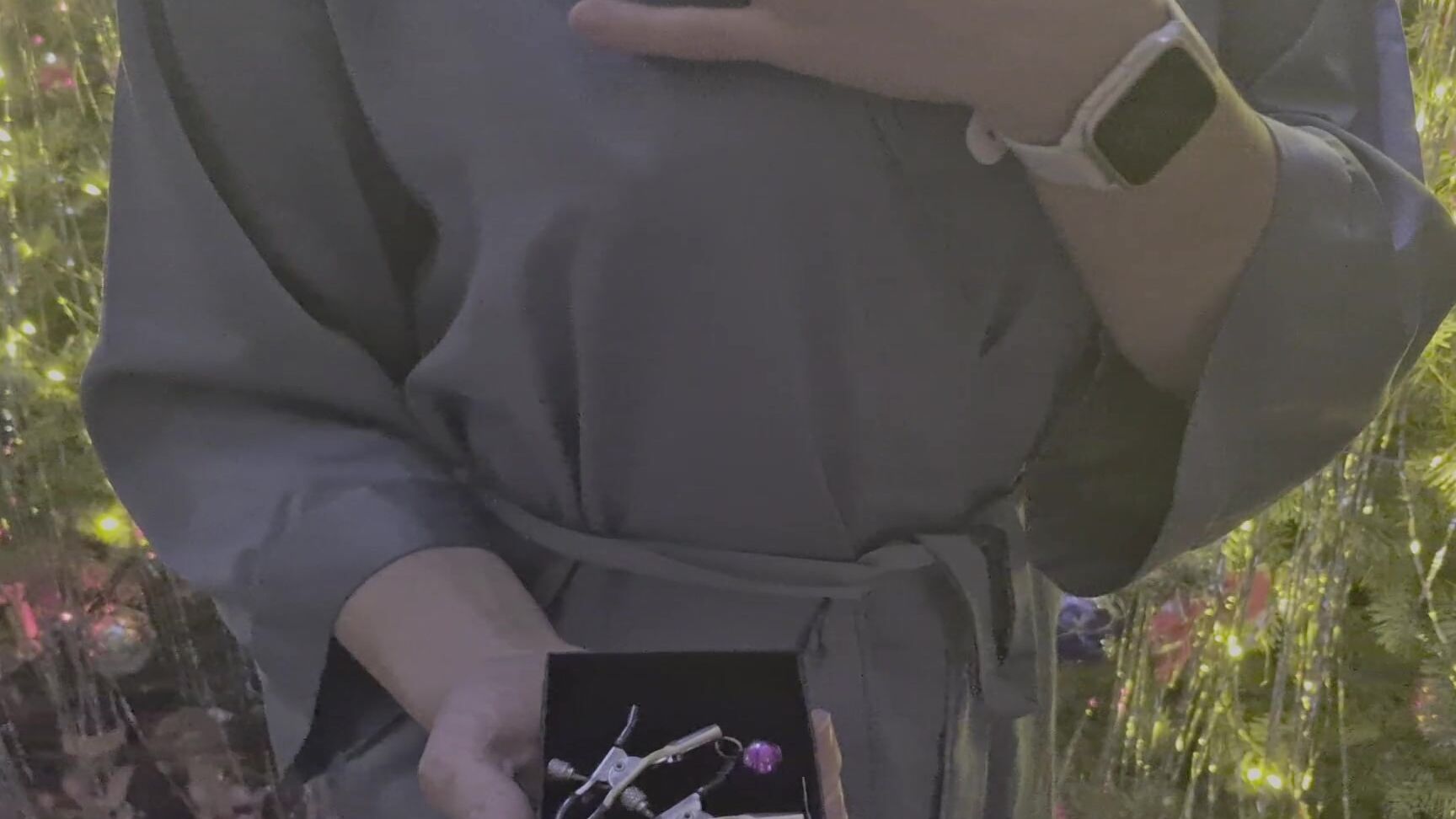 Новогодний Подарок Девушка Играет С Сосками