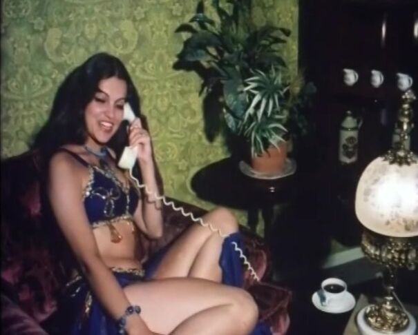 "Barbara Scott, Jack Frank, Anne Magle, Jan-Olof Rydqvist, Sonja Rivera, Jan Klevbrand, Ewert Granholm, Arne Sjoholm, Eva Strand, Robert Eriksson, Johan Tall, Thore Karlsson, Lena Blom, Mustafa Jabad, Raymond Ekholm" Adult KärleksvirvelnHon alskade e