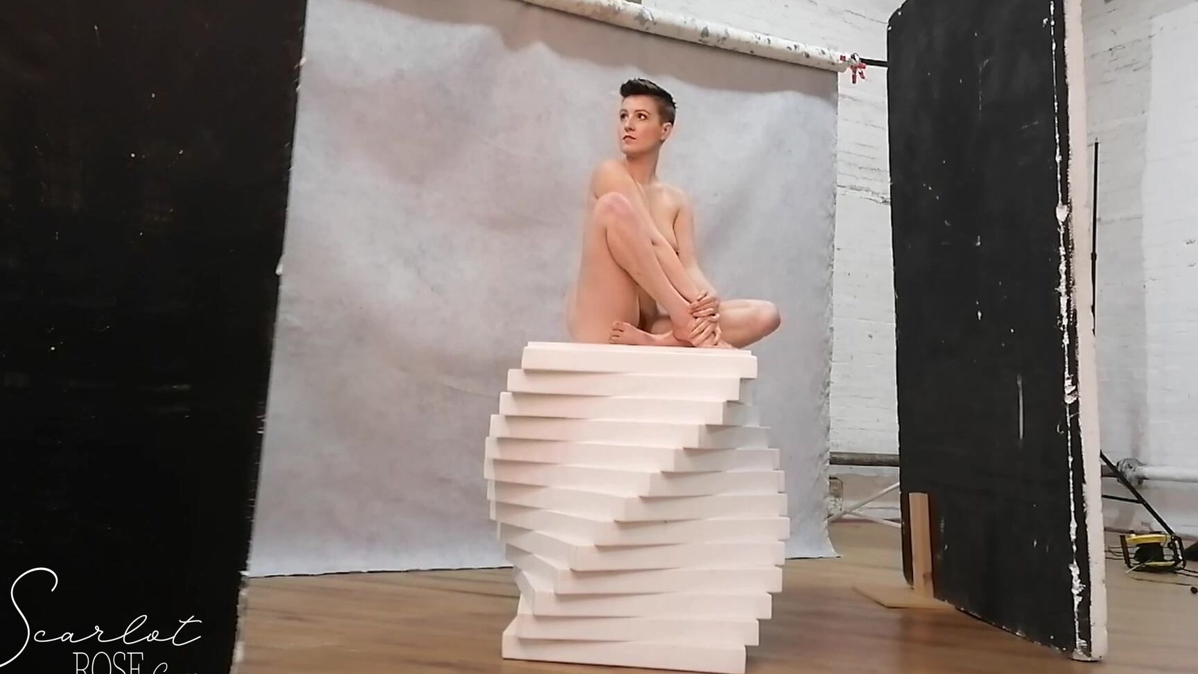 "ScarlotRose" behind the scene, body-positivity, glamour nude, model, photo shoot Behind the Scenes Posing box Manyvids