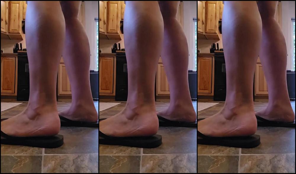 Sexysassquatch34 Nicknamed Goddessnat34 07 26 2025 Onlyfans Video Walking In Flip Flops