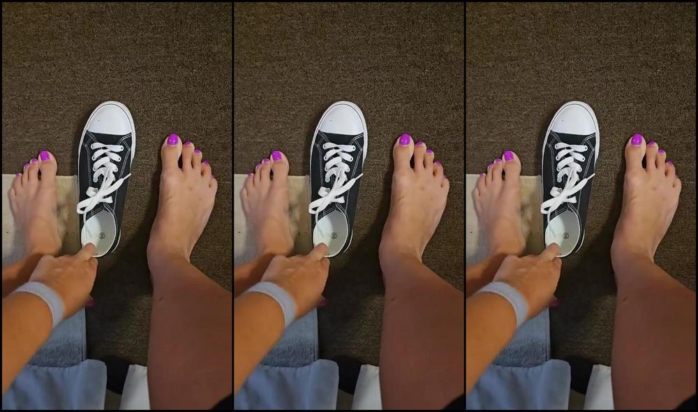 Sexysassquatch34 Nicknamed Goddessnat34 07 27 2025 Onlyfans Video Trying On My Families Shoes But With My Foot On Top Of Each