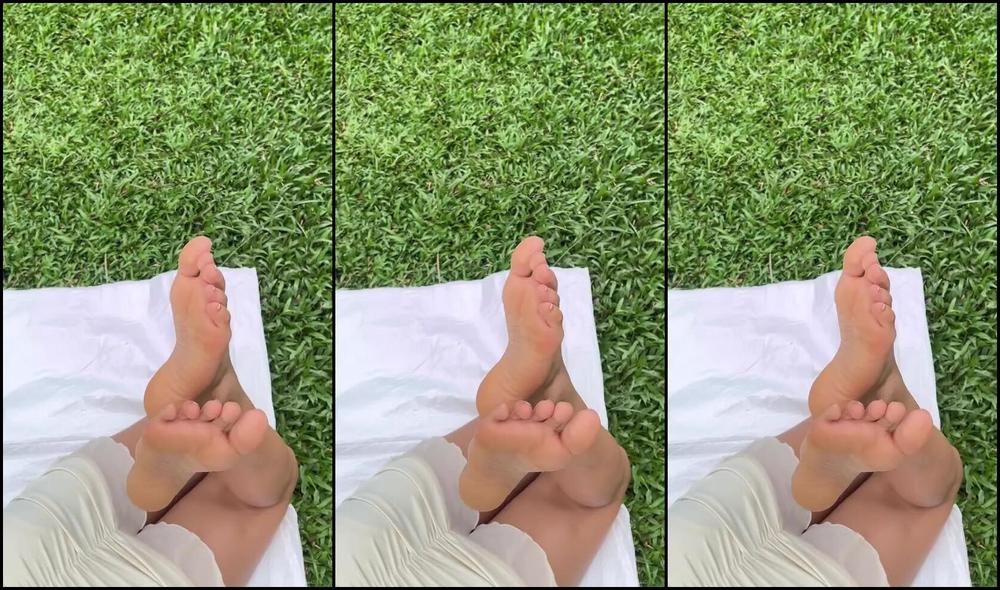 Gigi Feet Nicknamed Gigift 11 24 2025 Onlyfans Video Tickled By The Grass Watch My Soles Unwind At This Picnic Tease Barefootsoles Picnicfeet