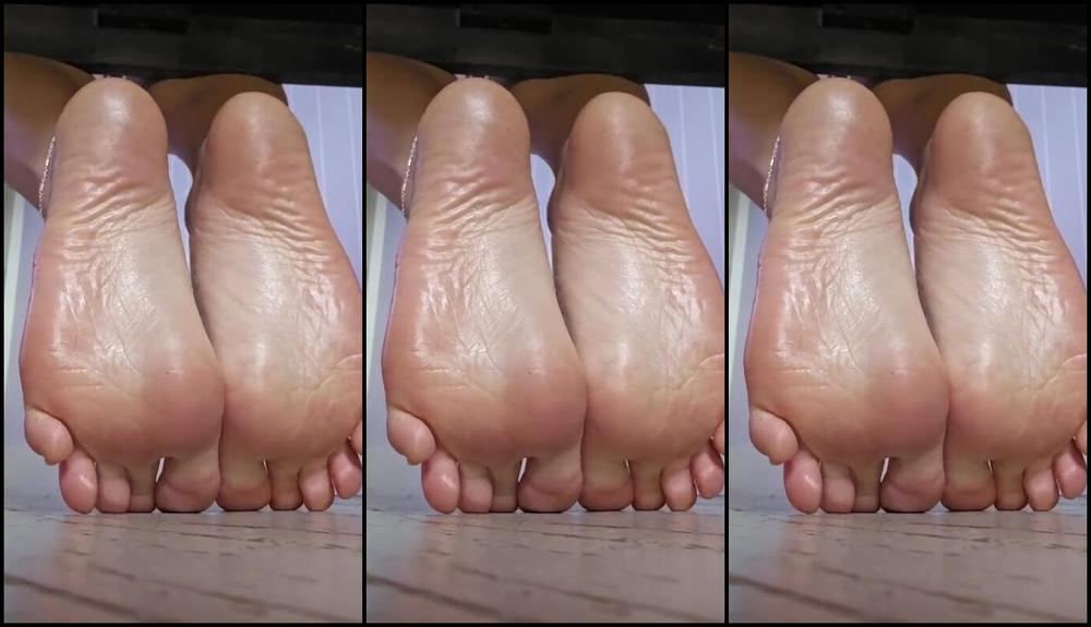 Gamertoeskz Nicknamed Gamertoeskz 11 05 2025 Onlyfans Video Why Dont You Let My Oiled Soles Take Care Of You