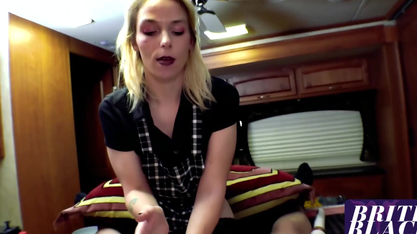 Briti Black Edges И Заставляет Его Хныкать Pornhub Com