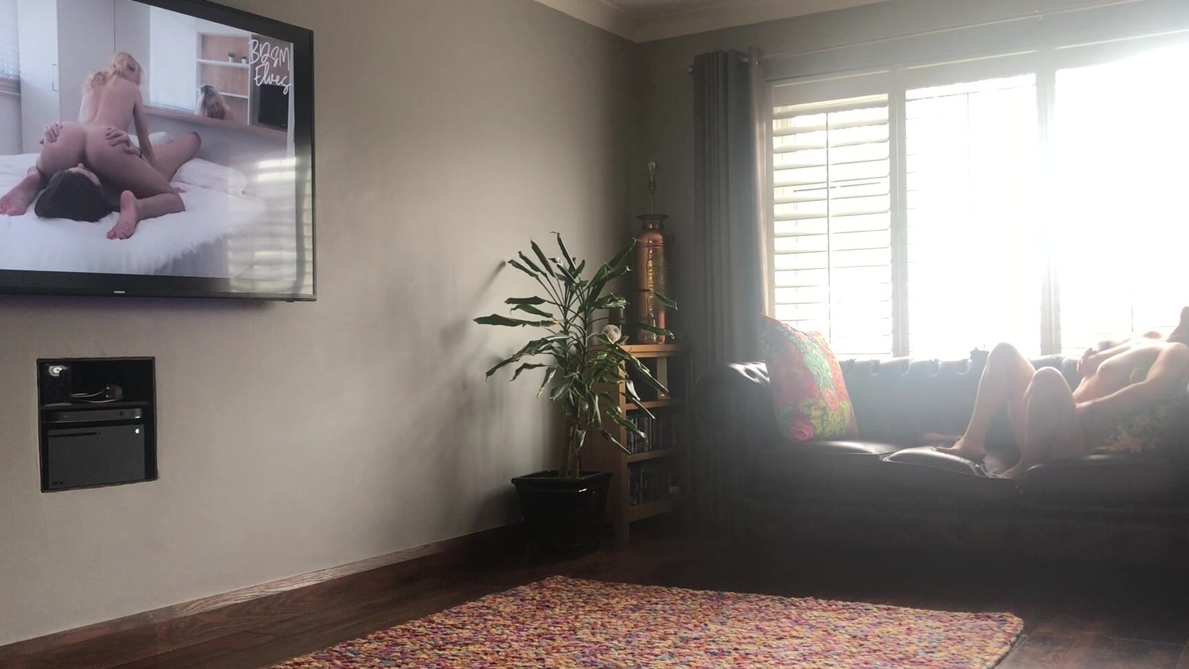 "SuzieLove212" anonymous porn, british, milf, vibrator, voyeur 9 Minute Window Wank with Porn Manyvids