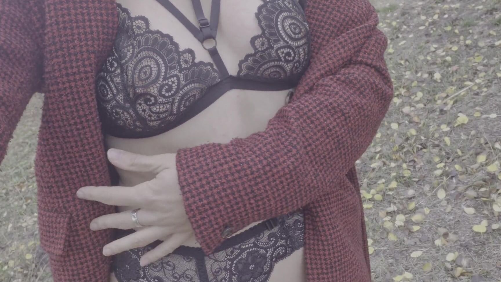 Autumn Эротика Hot Девушка Раздевается И Гуляет Возле Озера