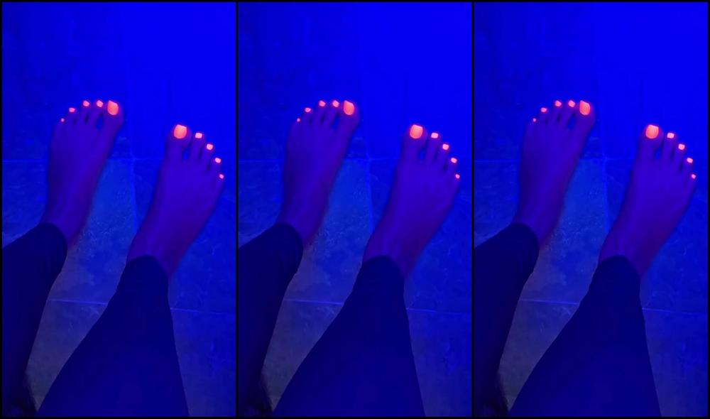 Sexysassquatch34 Nicknamed Goddessnat34 09 07 2025 Onlyfans Video Blacklight Toes