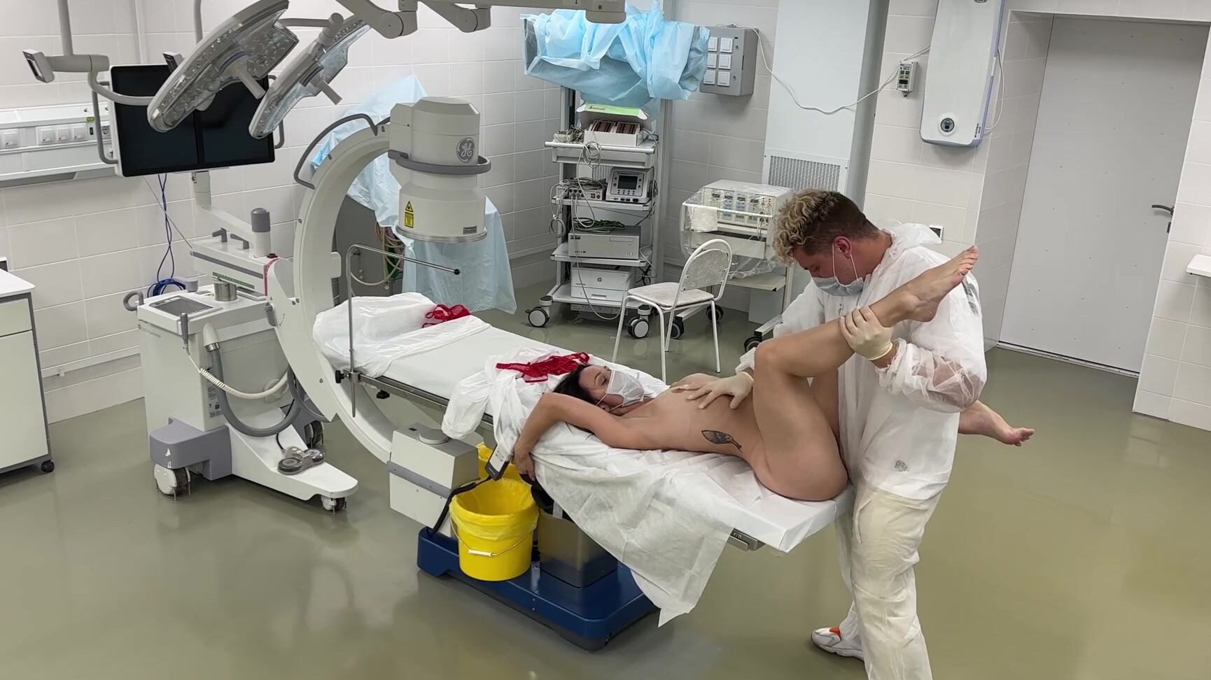 Доктор Прям В Операционной Трахнул Фитоняшку И Чудом Вылечил