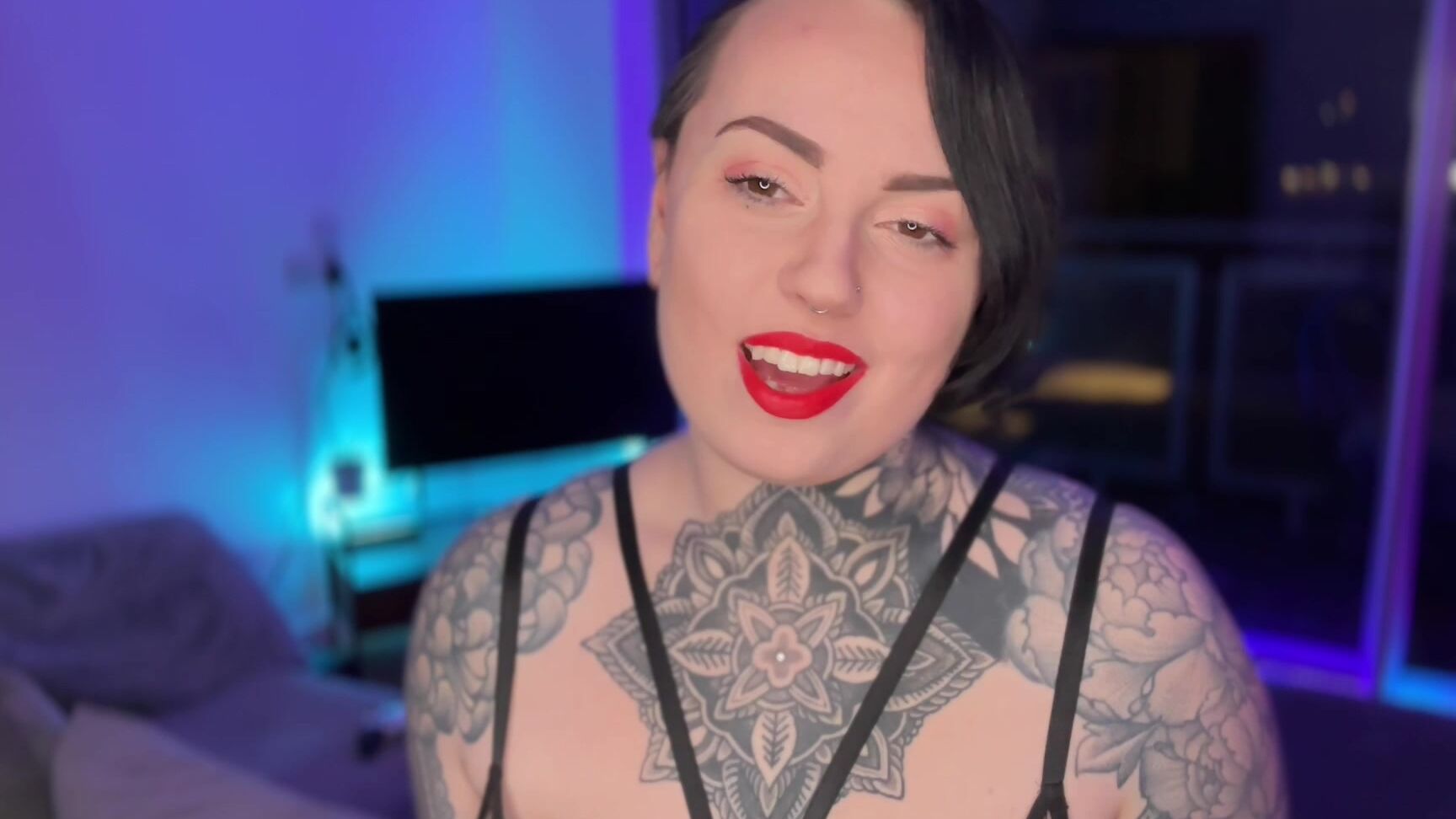 "MissValentina" femdom, finance, financialdomination, moneyfetish Your Income Is Mine Manyvids