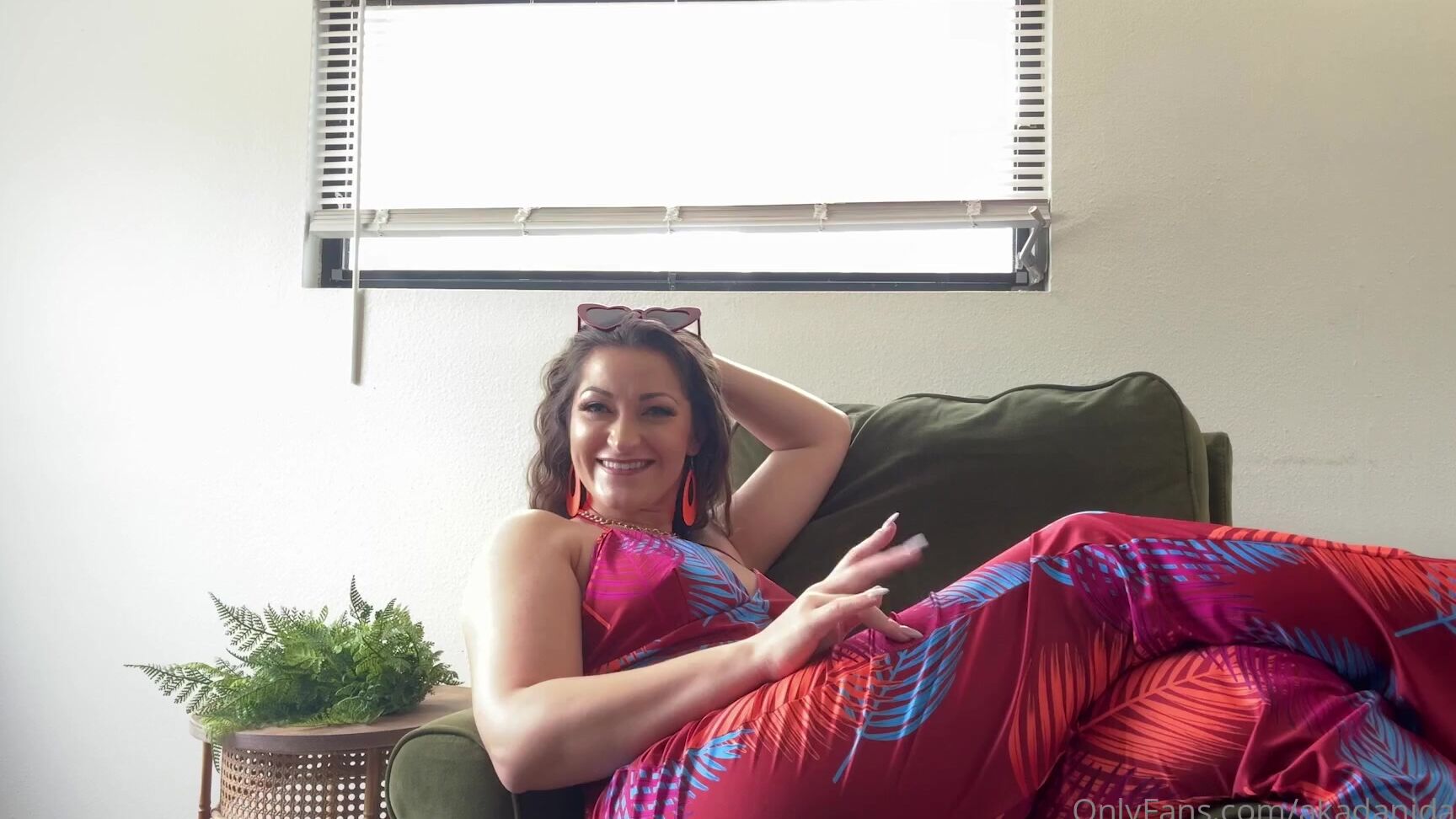 Dani Daniels Aka Akadanidaniels 04 06 2024 Onlyfans Video I Have Some Time To Kill And I Have This Glass Dildo