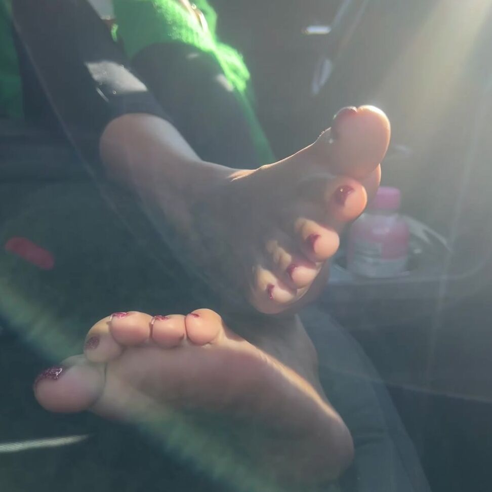 Effthemtoes Nicknamed Effthemtoes 12 20 2025 Onlyfans Video Tis The Season