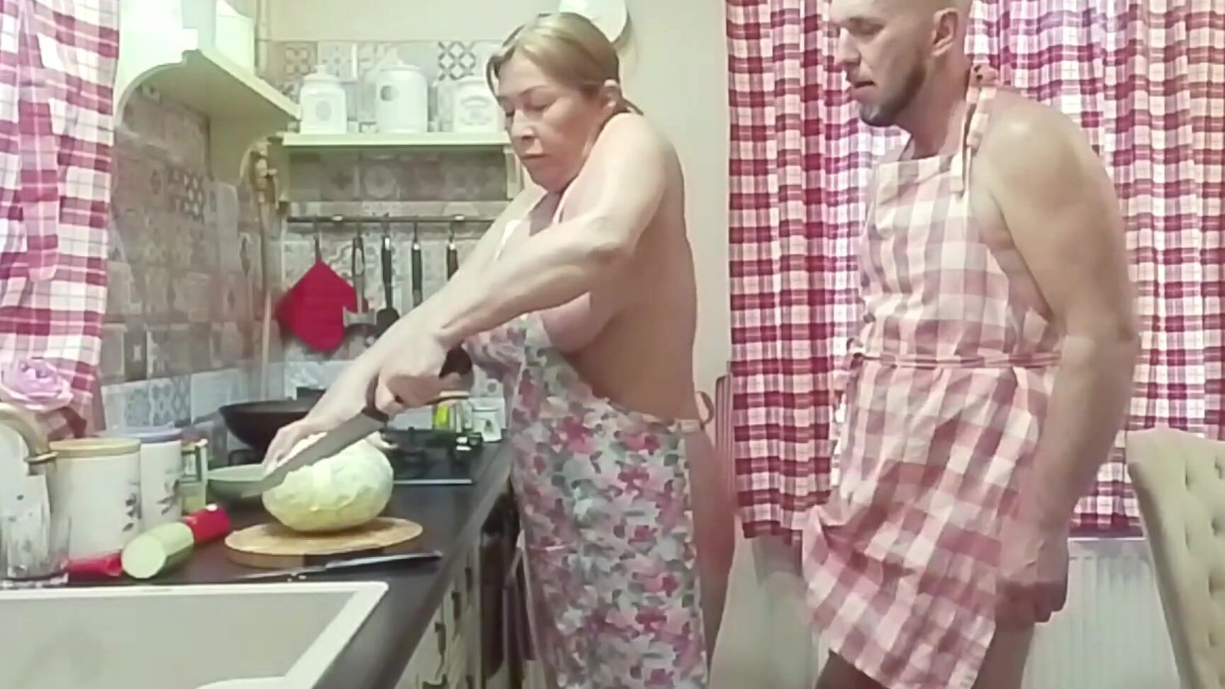 Мачеха Готовит Голой А Я Дрочу На Нее Crazyfamily 1970