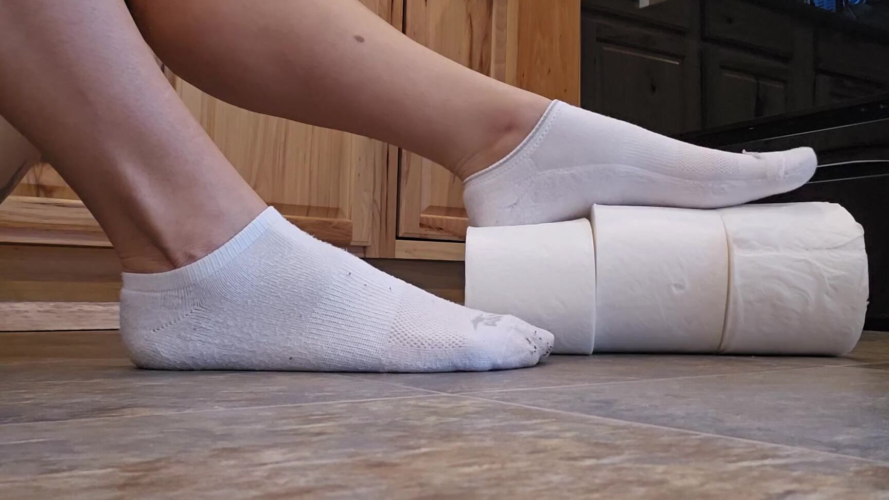 Sexysassquatch34 Nicknamed Goddessnat34 05 15 2025 Onlyfans Video Comparing Video Toilet Paper Paper Towels Soda Cans