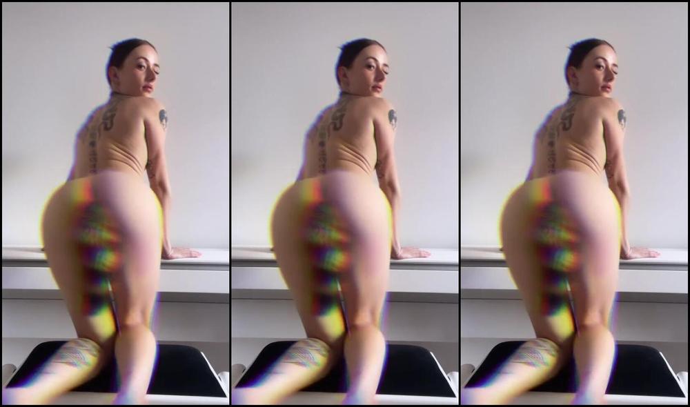 Onlyfans humiliates you with her kinky femdom fetish & makes you like her tail