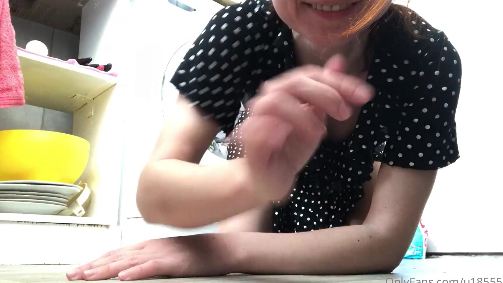 Watch kathrynne Feetgoddess tease little one with her feet in Onlyfans Video