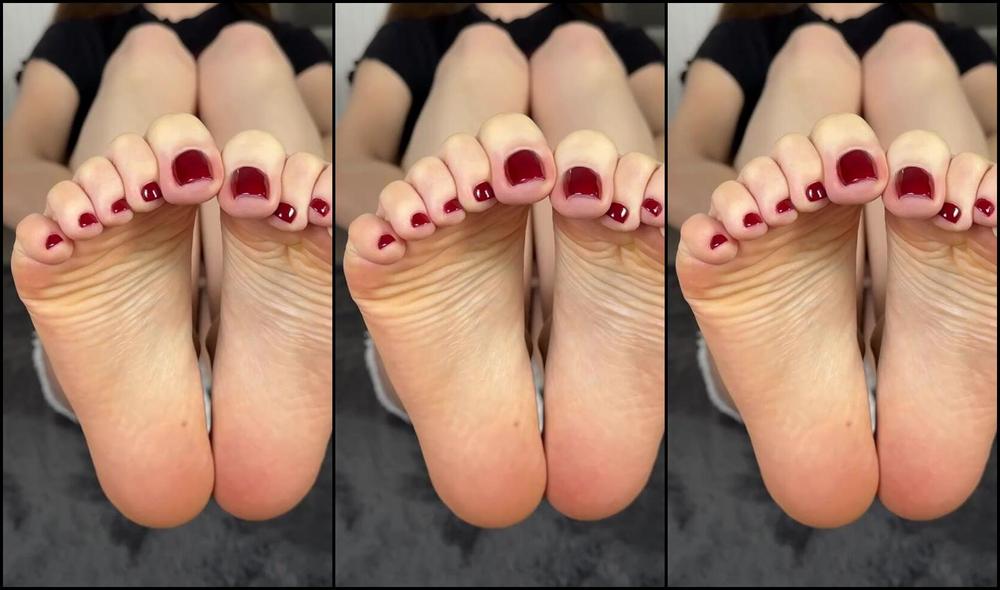 Onlyfans turns into a kinky handjob for your girlfriend's pedi fetish in 2025 video