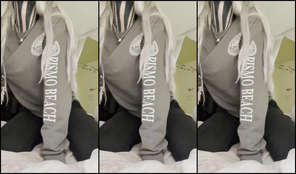 KatoPunk strips and grinds in her own striptease, teasing with solofemale