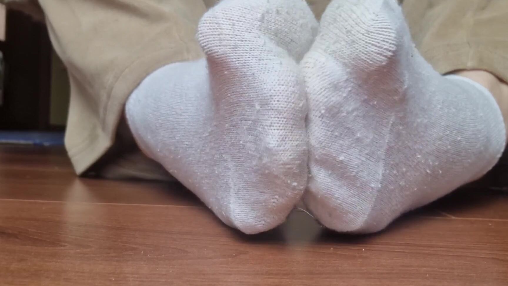 Footyqueen Nicknamed Footylovequeen 03 01 2025 Onlyfans Video Tiny Prisoners In My Socks After Working Out It Got A Bit Smelly Down There