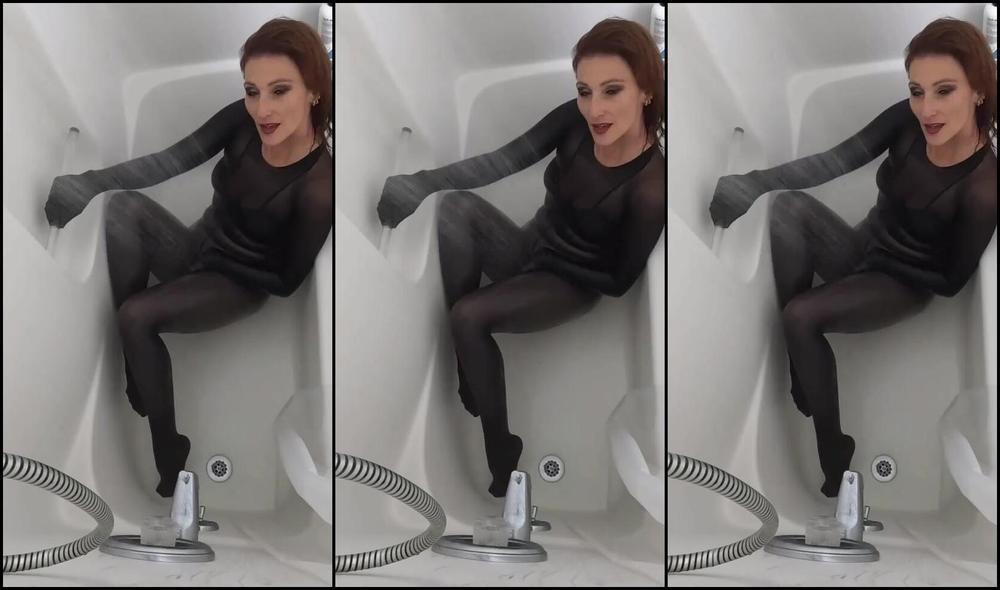 Join Nicknamed Dawndesire for a wet and wild adventure in 2024 Onlyfans video